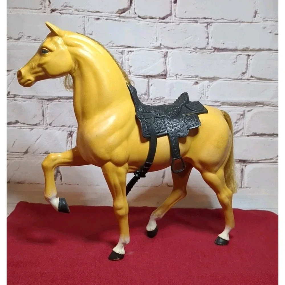 Vintage Mattel 1980 Dallas‎ Barbie Doll Golden Palamino Horse 12